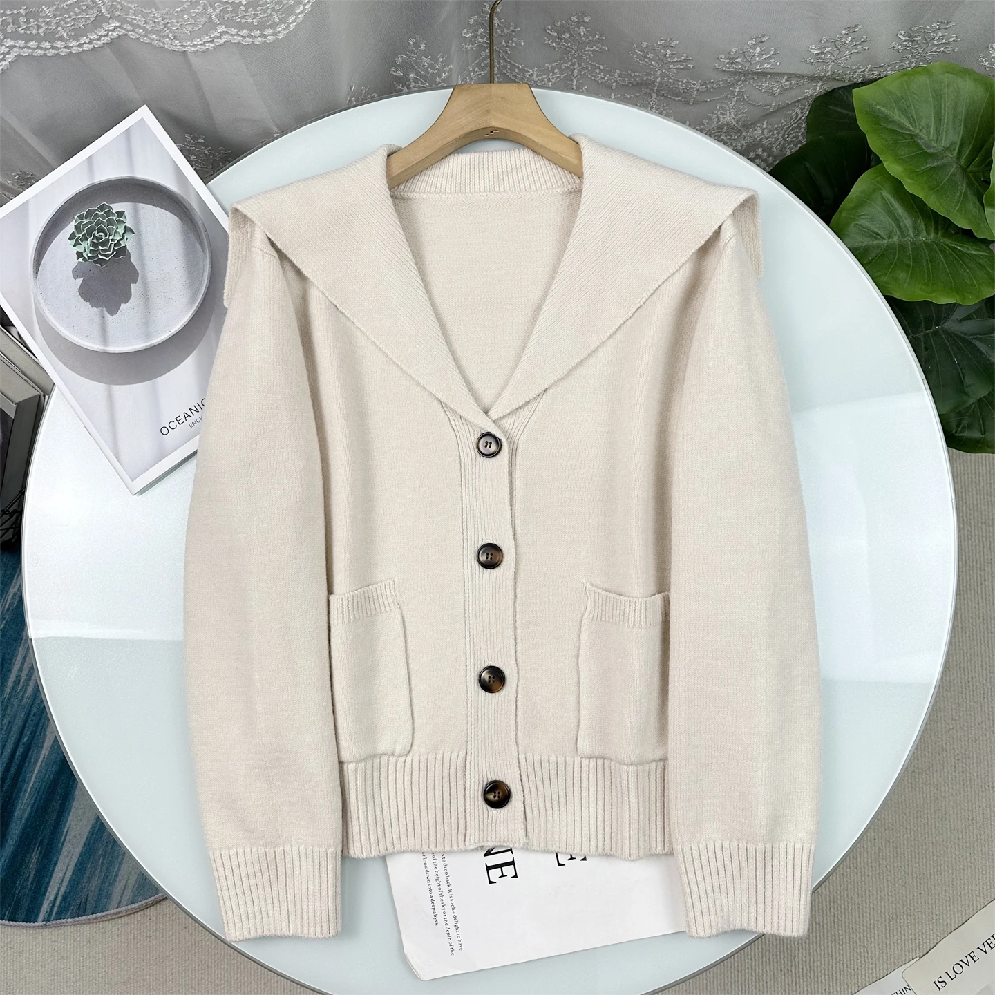 

Женский вязаный кардиган Ding Shu Zhi6500, зима 2025, свободный крой, однотонный, с отложным воротником, простой стиль, длинный рукав