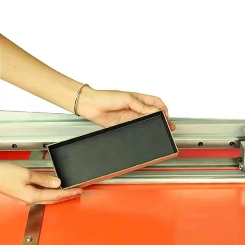 

Best Price Slot Carton Machine for Phone case Making