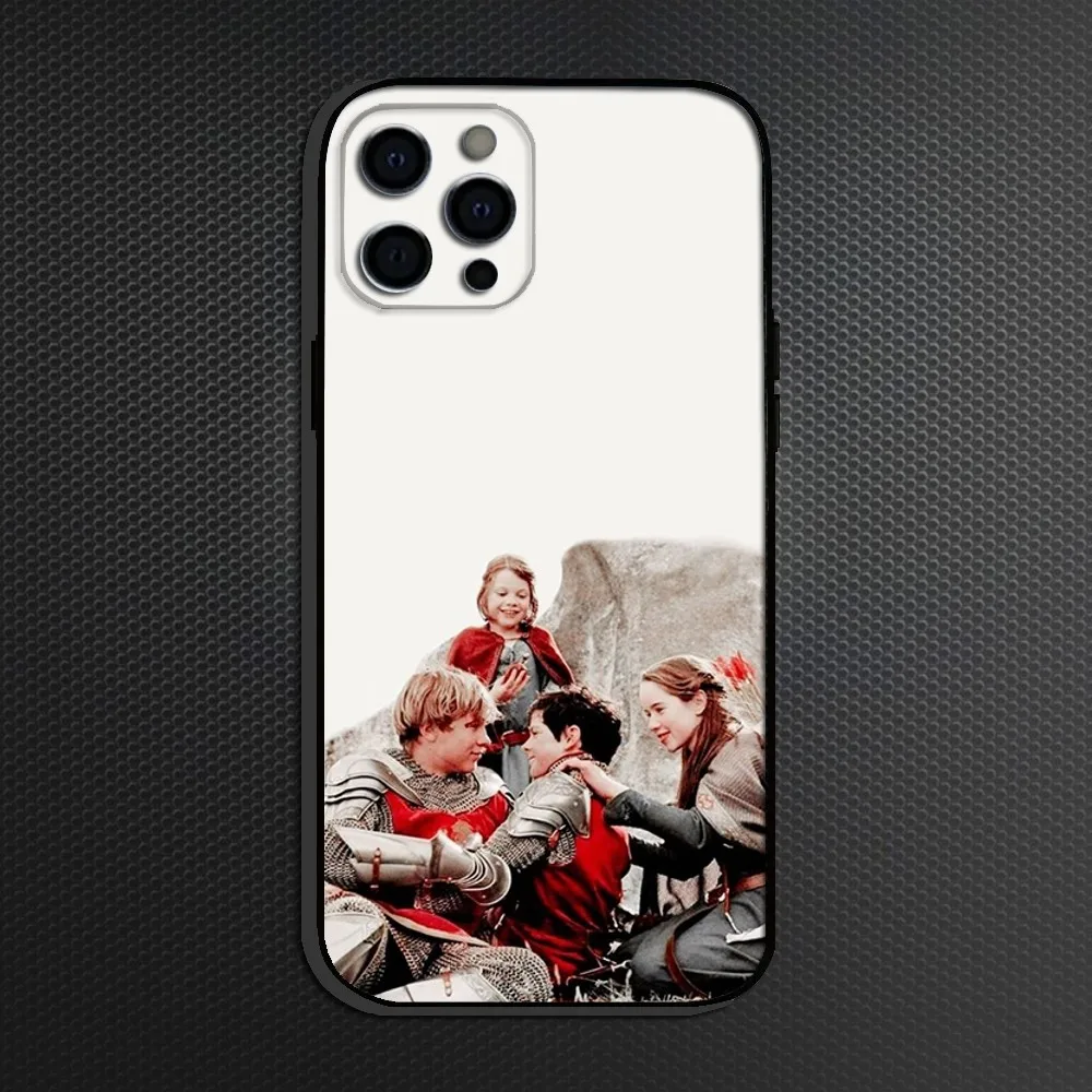 حافظة هاتف The Chronicles of Narnia لهاتف iPhone 16,15,14,13,12,11 Plus, Pro Max، غطاء أسود من السيليكون الناعم