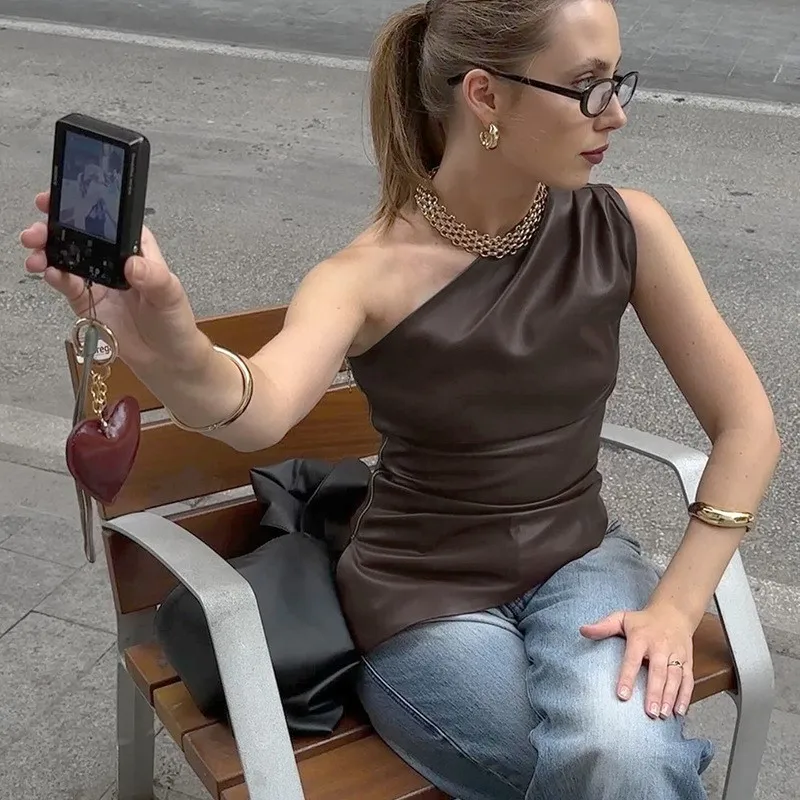 المرأة واحدة الكتف بولي Leather سترة جلدية القمم جديد مائل طوق الجانب سستة موضة سليم تي شيرت الشارع ريتو غير النظامية هيم ملابس علوية من الجلد