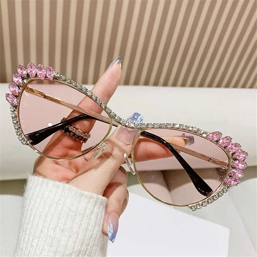 

Modern Cat-Eye Rhinestone Embellished Metal Sunglasses Street Style UV Protection Women's Shades Rhinestone Sun Glasses