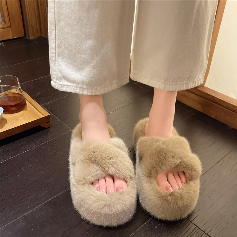 2024 Chunky Platform Fur Slippers Women Autumn Thick Bottom Furry Outdoor Slippers Woman Short Plush Designer Shoes