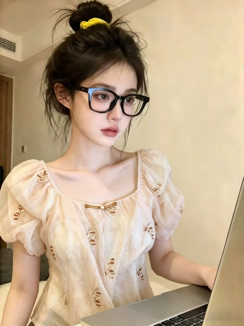 

Summer Floral Embroidery Button Bubble Sleeve Shirt Women's Elegant Beautiful Top Self-Reserve Style Korean Version Silk Blend