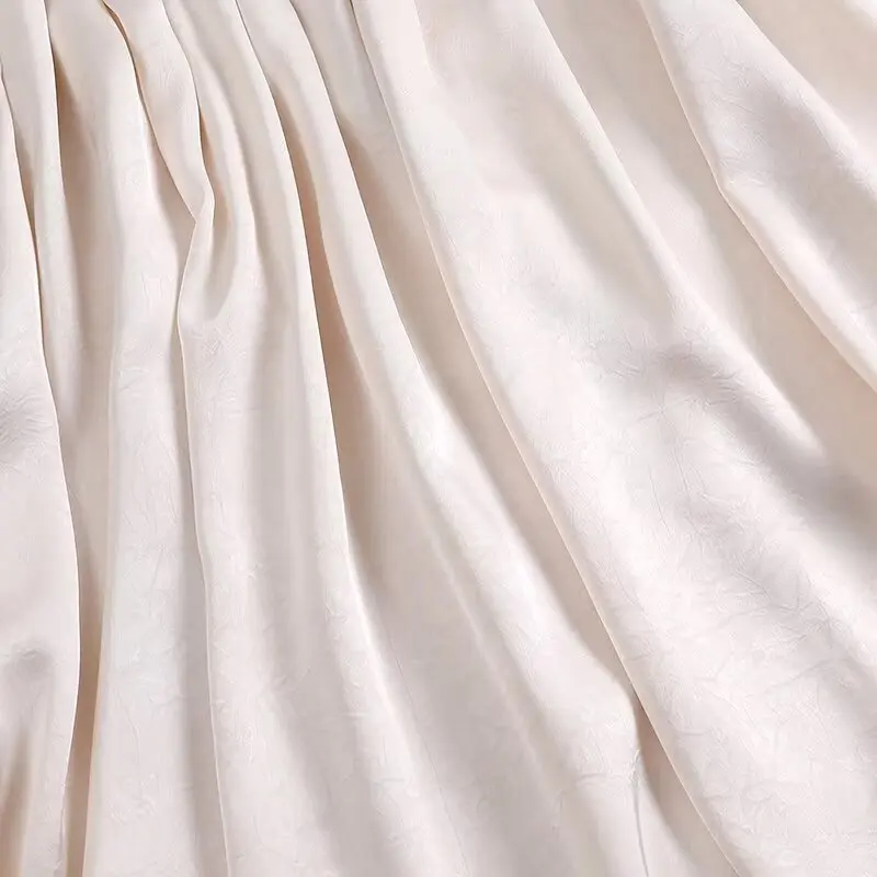 women's skirt is fashionable casual slimming solid color pleated temperament and a new spring style skirt