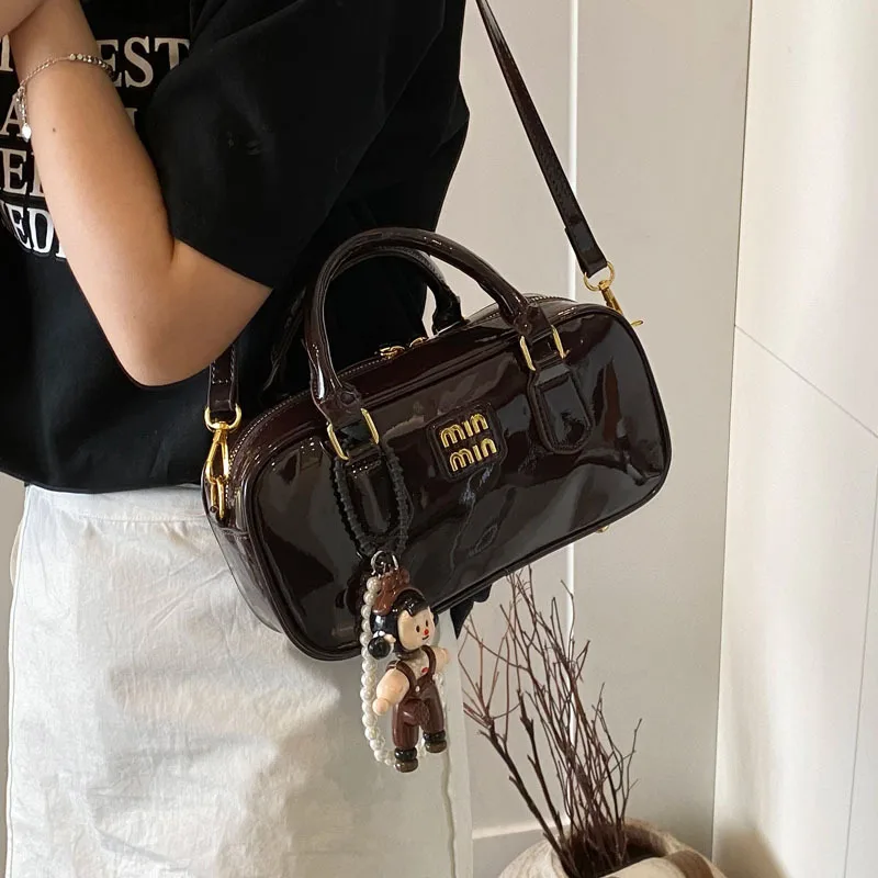 

Женская маленькая квадратная сумка, однотонная, стильная, в повседневном стиле, с большой вместимостью, универсальная (на плечо/через плечо/в руку)