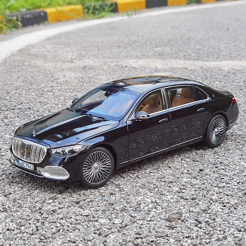 1:18 Maybach S680 S-Class Die-cast Alloy Model Car Metal Toy Vehicles Simulation Collection Boy Gifts New Box