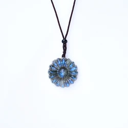 1PC Natural labradorite Sunflower Pendant Raw Gemstone Random Color Crystal Healing Stone Carving Gemstone Craft Home Decor Gift