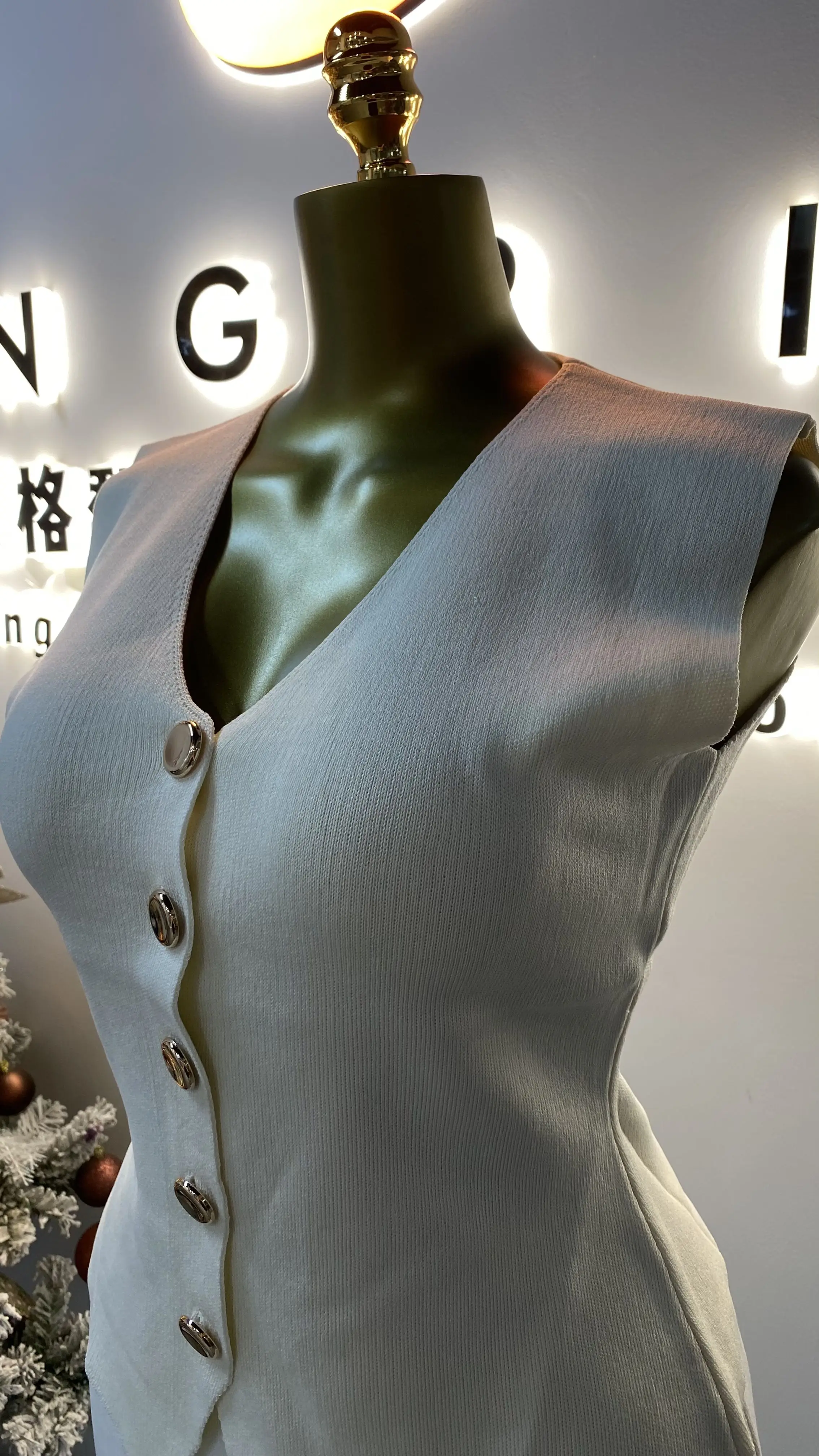 موضة جديدة زر الذهب مزين محبوك سترة الرجعية أكمام المرأة سترة لينة وصديقة للبشرة-GZXX016