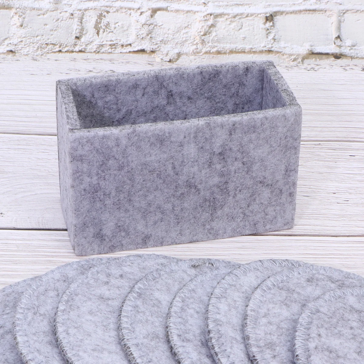 

8pcs Anti- Mat Felt Round Non-Woven Table Protector Home Kitchen Bar Use Heat Resistant Coaster Simple Design Table Mat