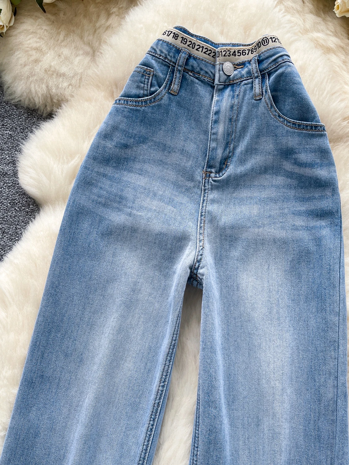 

Casual Versatile Vintage Distred Wide Leg Straight Jeans High Waist Slimming Summer 2025 Ladies Loose Fit All Season Jeans