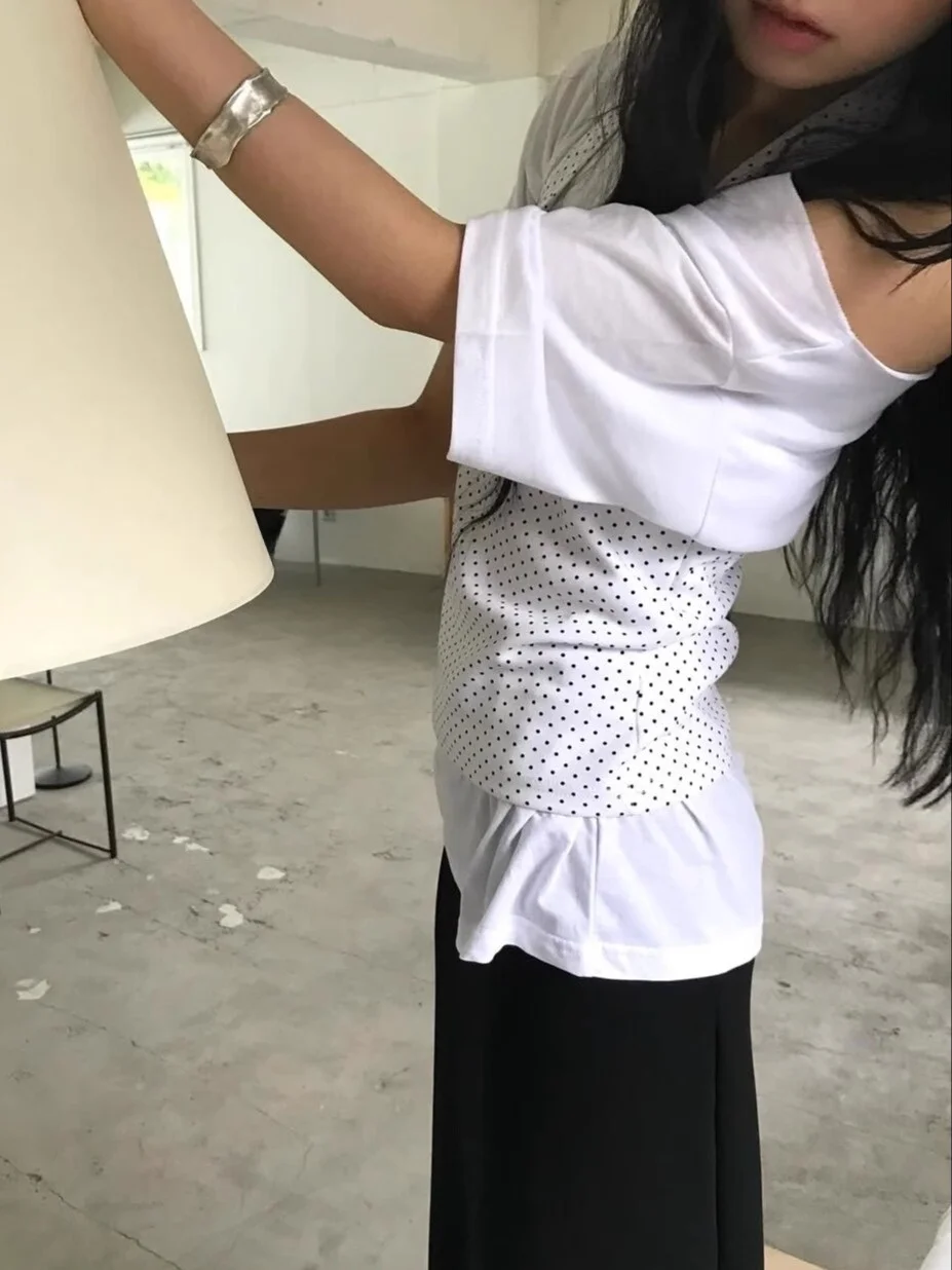 Unique SEI Korean Sle Summer Lazy Diagonal Collar oulder Bared Loose ort Sve T-irt Polka Dot Ne Hanging Top