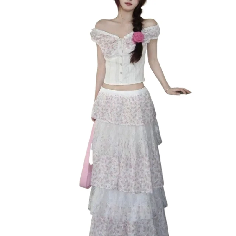 

French Gentle Wind Broken Flower Temperament Waist Top Lace Stitching Cake Skirt Summer Women's Two-piece Suit