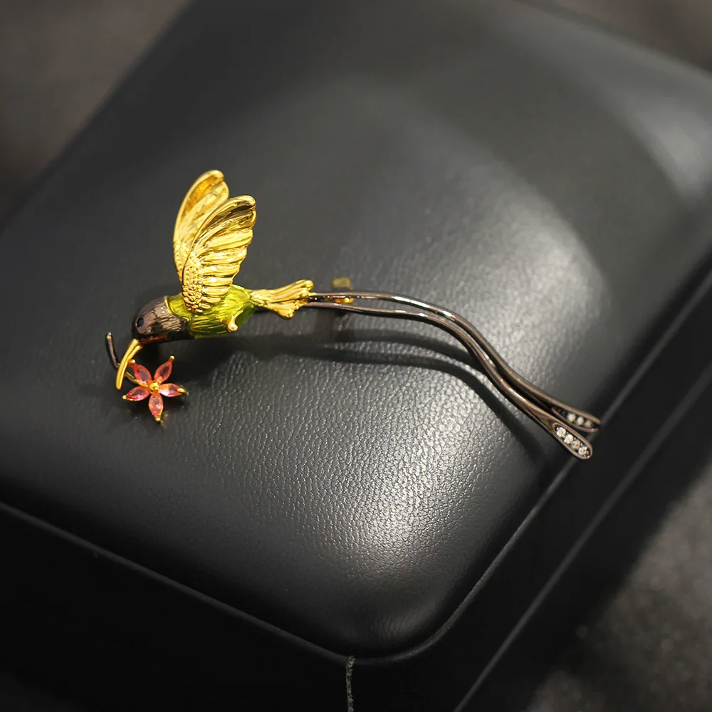 Elegant Cute Dripping Oil Long Tail Flying Bird Brooch Exquisite Niche Design Lively Animal Pin Versatile Accessory for Women