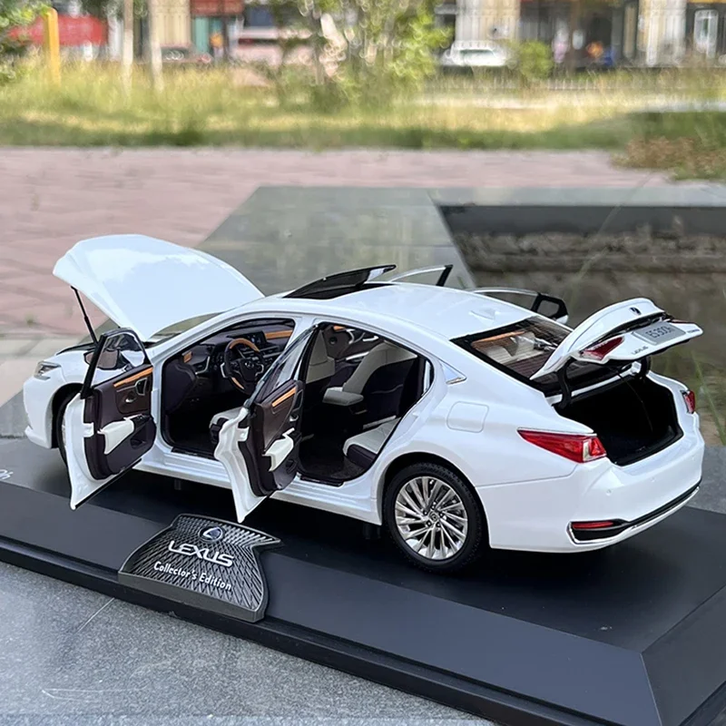 1:18 Diecast LEXUS ES300H Alloy Car Model Simulation Vehicles Sports Car Collection Boy Gift Ornaments Original Box