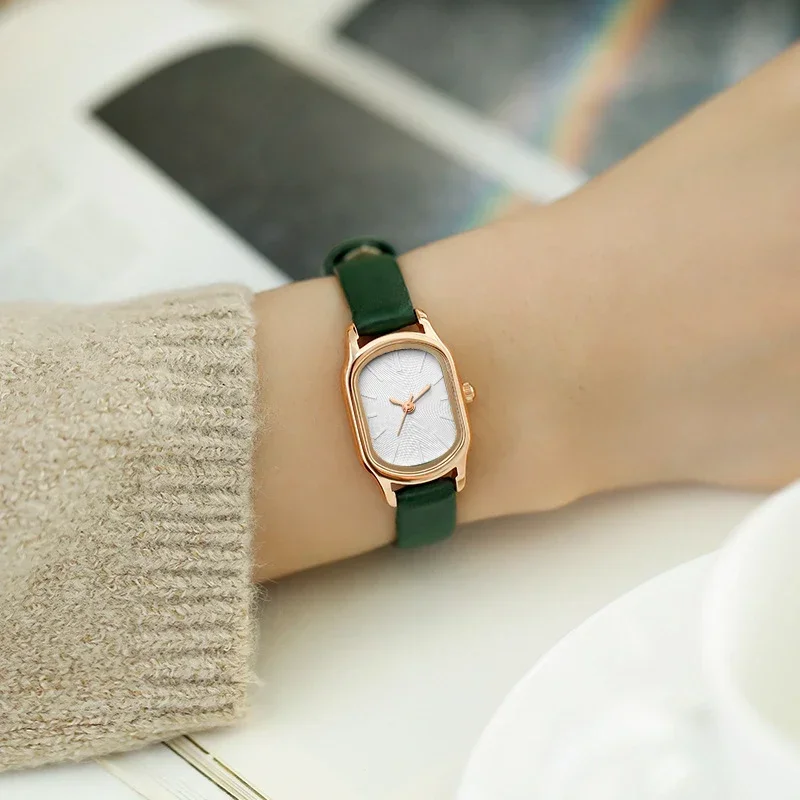 Women's Fashion Black Small Watches Vintage Leather Ladies Wrist Watches Simple Oval Dial Dress Retro Female Quartz Wristwatches