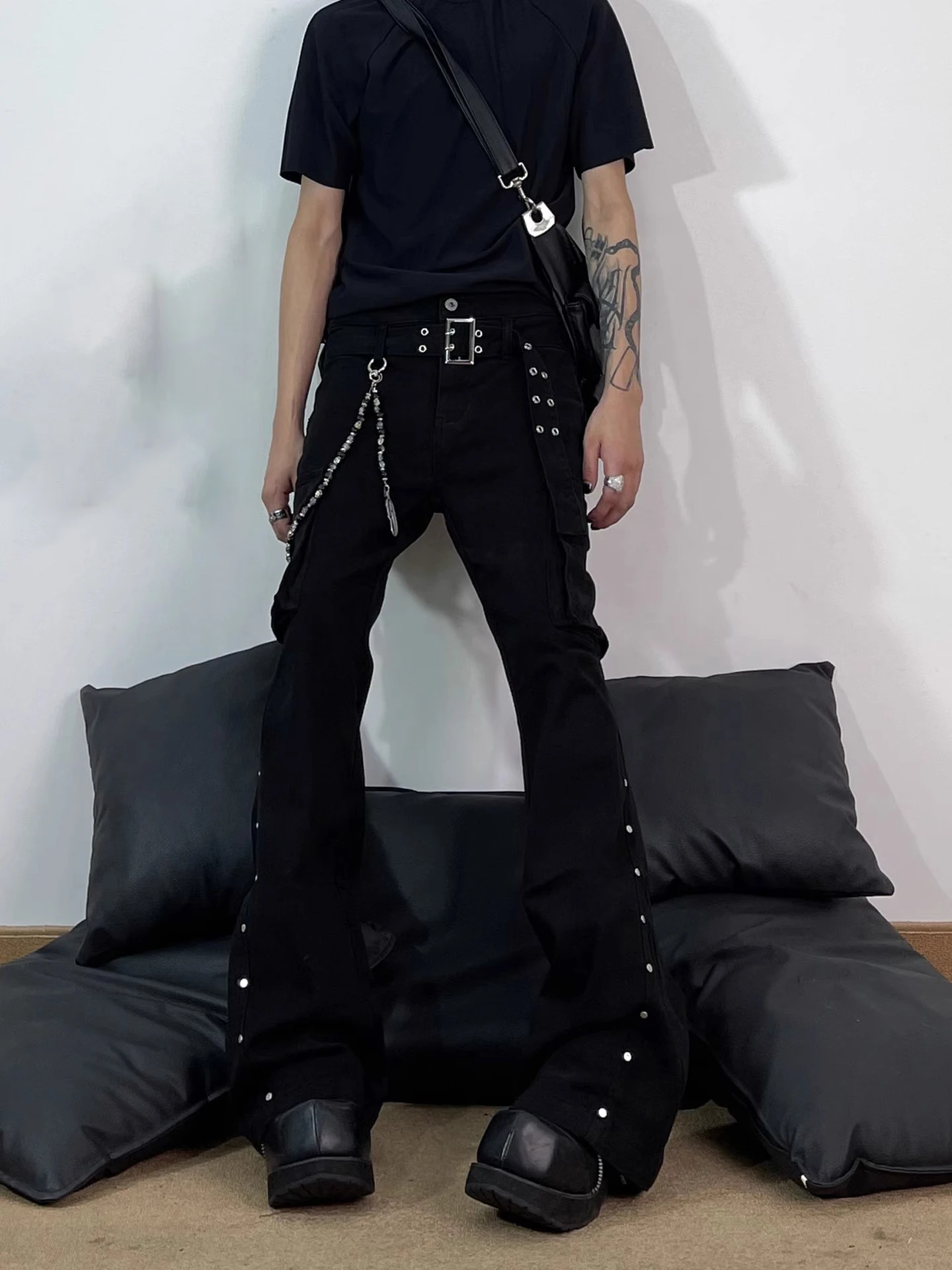 

American High Street Men's Bell Bot Jeans with Belt And Rivets Design Slimming Workwear Long Trousers Trendy Casual Jeans