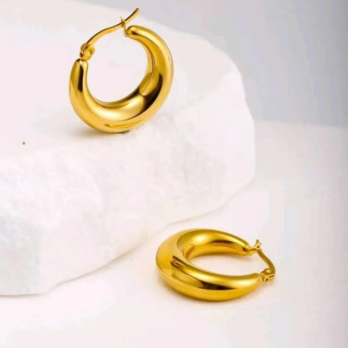 

Luxury Elegant Stainless Steel Hoops Earrings for Women Smooth Metal Circle Round Huggie Earrings Girl Fashion Jewelry Gift