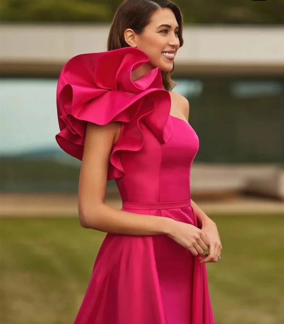 Elegante vestido de noche largo de satén fucsia para mujer, vestido de sirena con abertura hasta el suelo, tren de barrido con volantes, vestido de invitados de boda