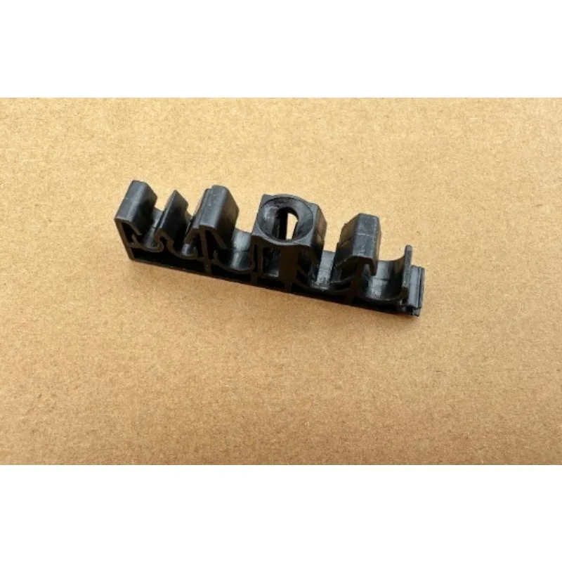 Gas.oline Pipe Buckle Chassis Oil Pipe Buckle Fixing Bracket for Frod Focus Kuga Escort Brand New