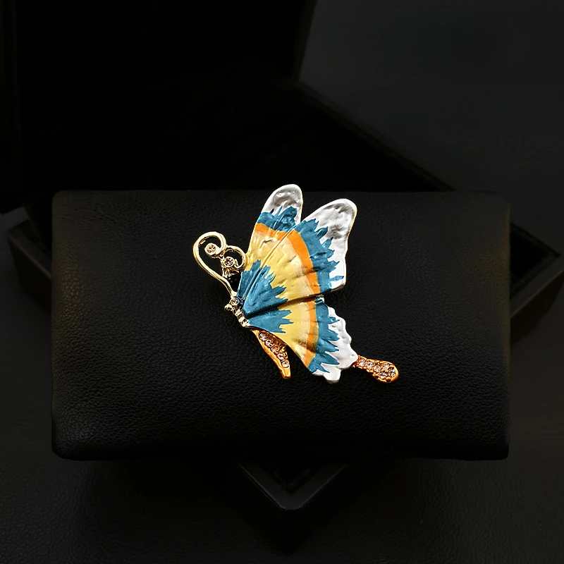 

Retro Painted Butterfly Brooch Fashion Suit Enamel Collar Pin Cardigan Sweater Corsage Clothes Accessories Fine Jewelry 5837