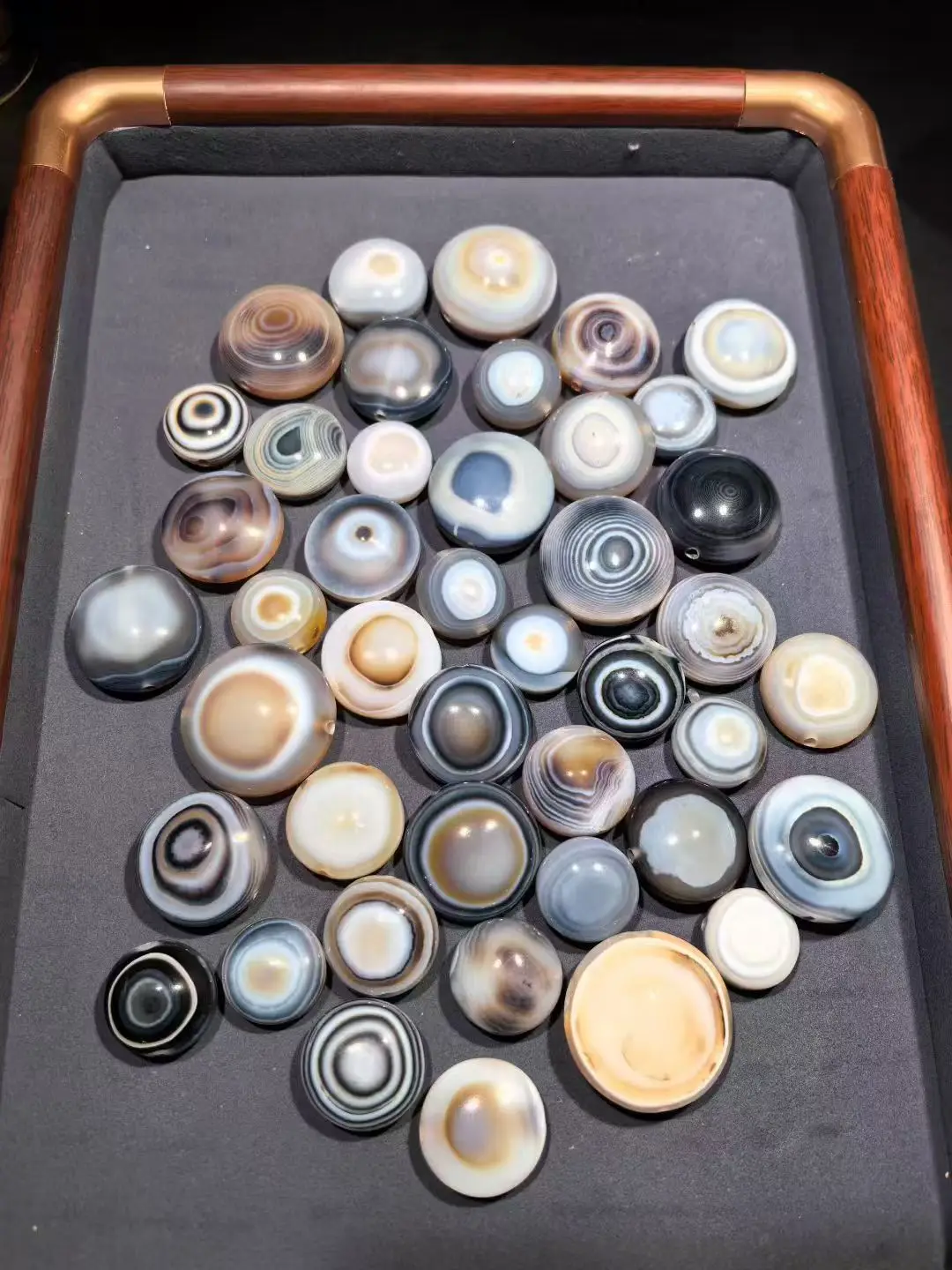 

43pcs/lot Gray Plate Sheep Eyes Natural Agate Heaven Eyes Dzi Beads Jewelry Amulet Magic Power Collectible Treasure