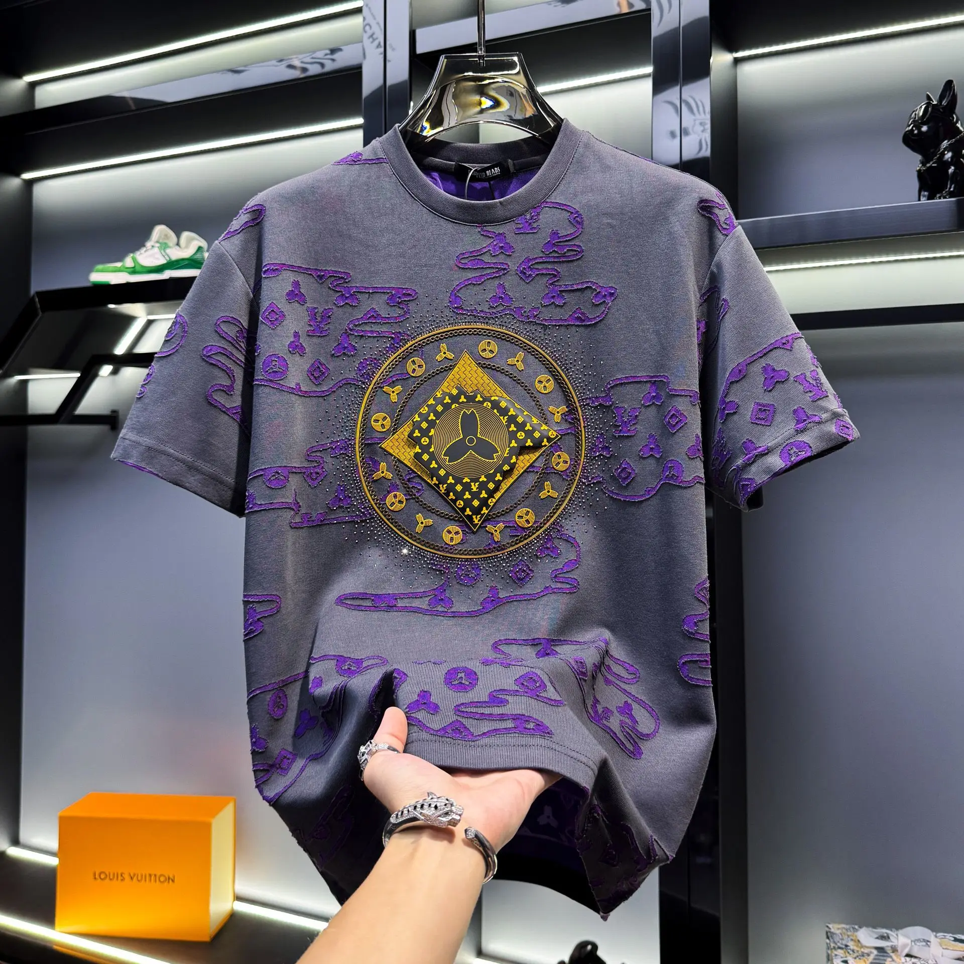 

Высококачественная модная футболка с короткими рукавами и горячими бриллиантами, новинка 2025, летняя свободная европейская модная брендовая футболка с половиной рукава