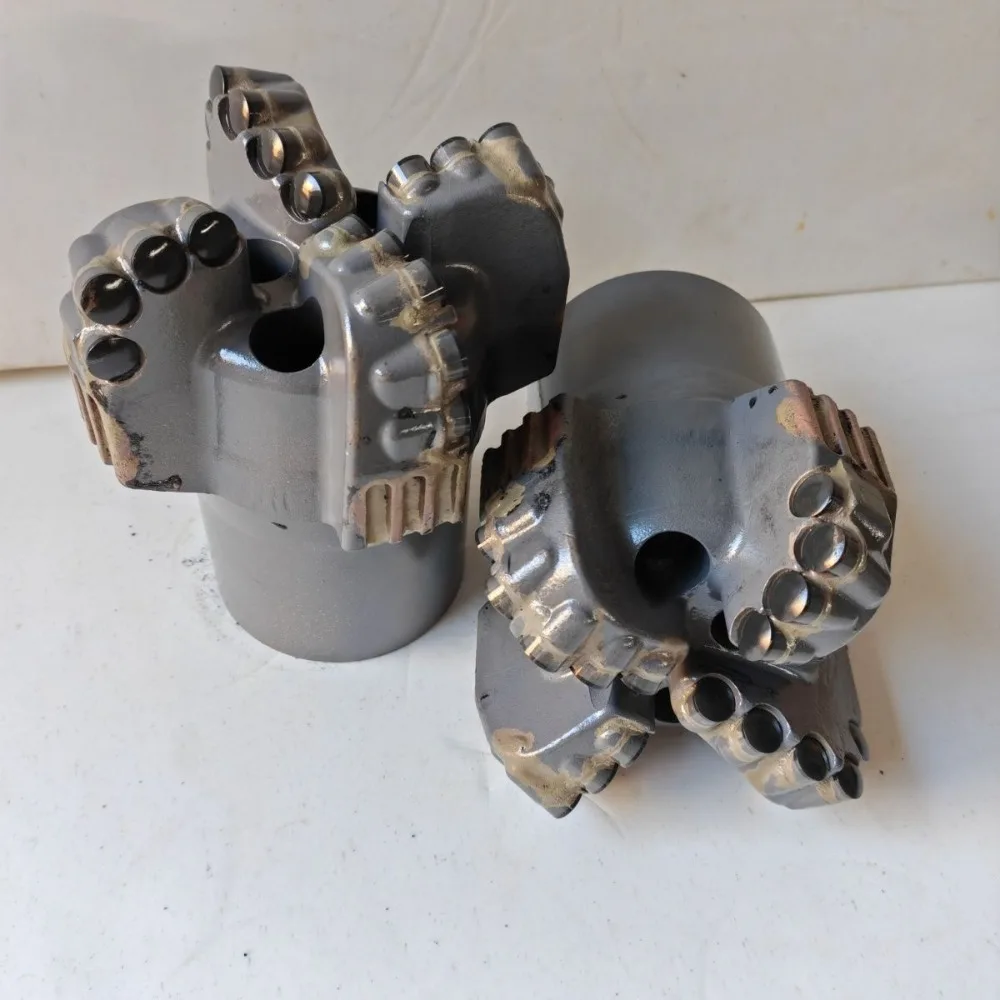 

Four-wing PDC Arc-angle Rock Drill Bit for Granite, Hard Formations, Coal Mines, Water Wells, and Mining Applications.