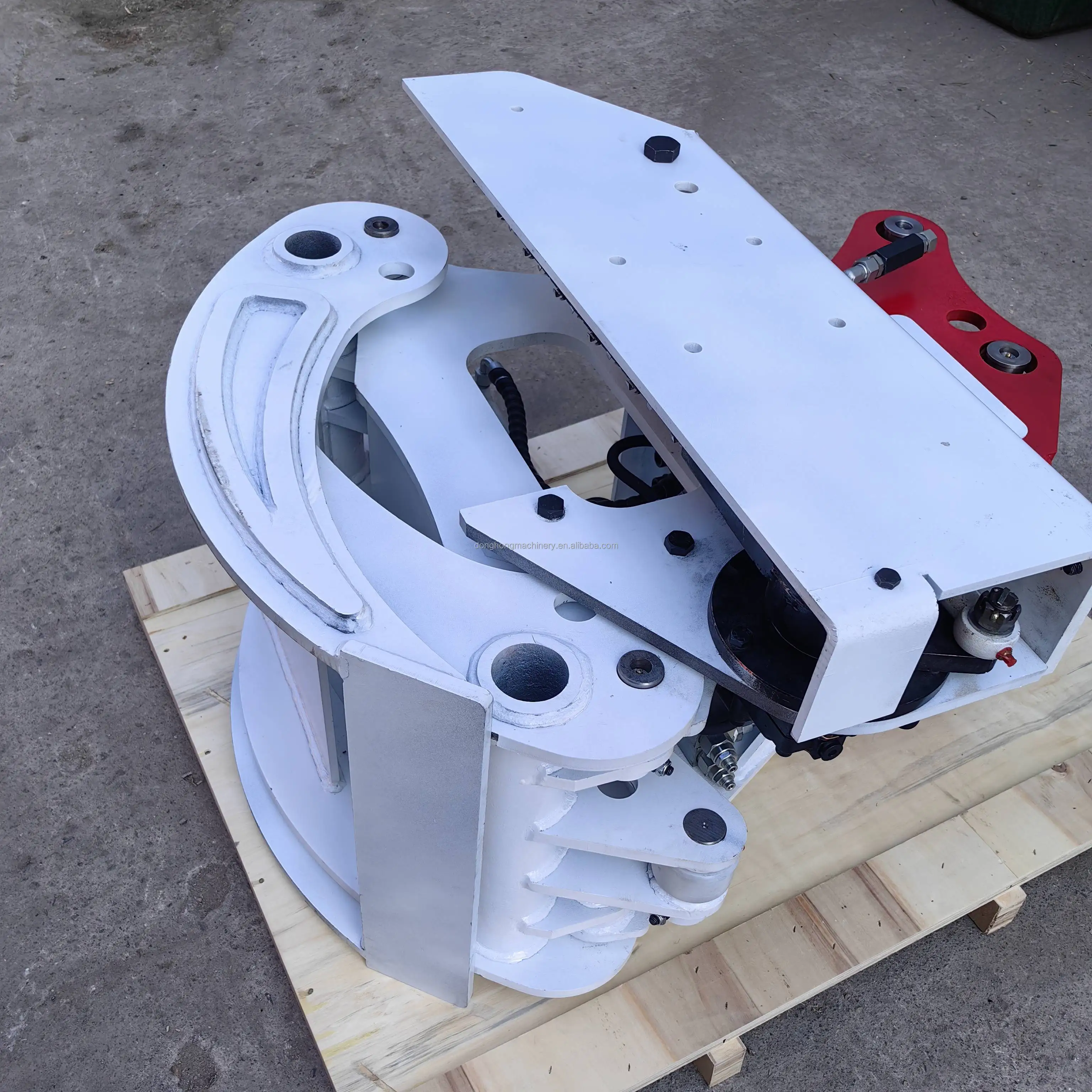 

DHG-02 Forestry Machinery Tree Cutter With Flexible Clamp Grapple Saw For Excavators