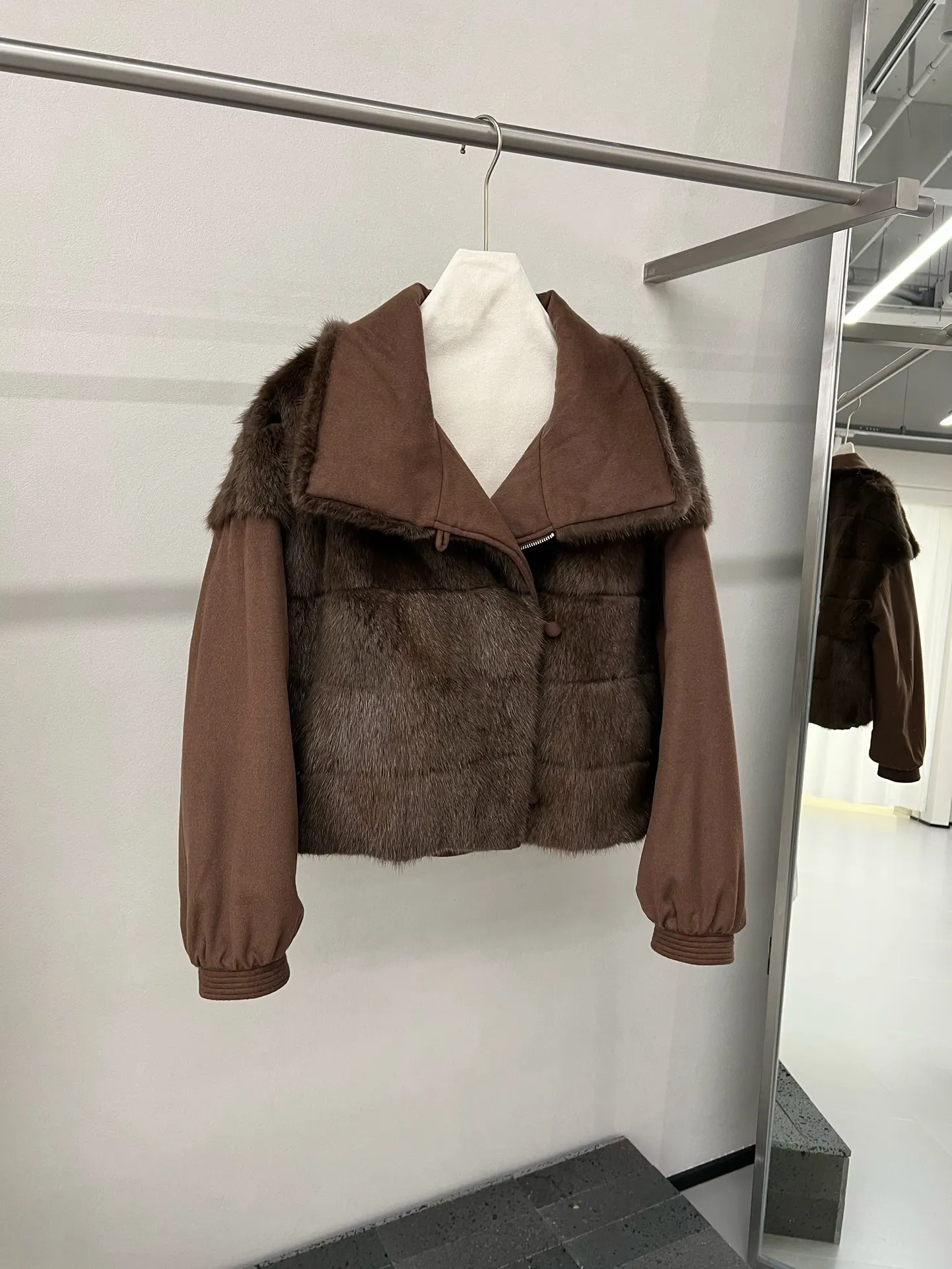2026 Winter New Arrival: High-Quality Fashionable Retro Style Women'S Wool And Goose Down Double-Sided Fabric