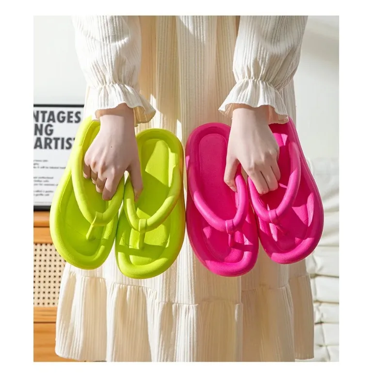 Tongs d'été décontractées et fiables pour l'extérieur, sandales antidérapantes pour femmes, chaussons de plage rafraîchissants pour le bord de mer