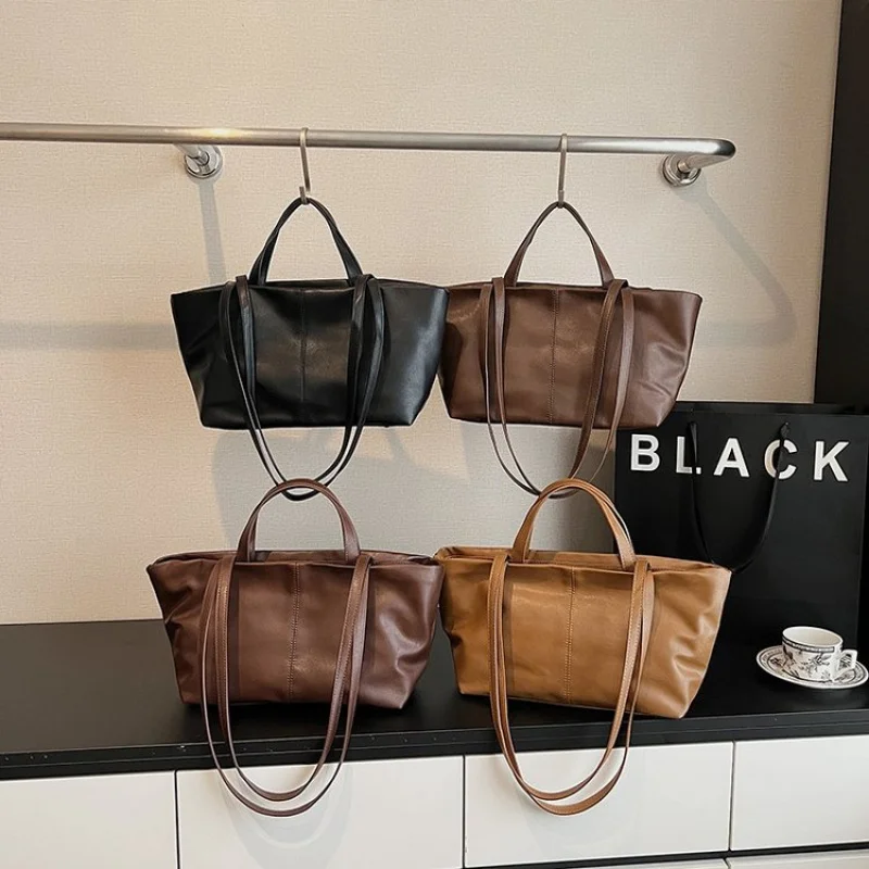 

Fashionable Ladies Crossbody-Bag Made Of Premium Leather Featuring Famous Designer Inspired Elegant Vintage Style​