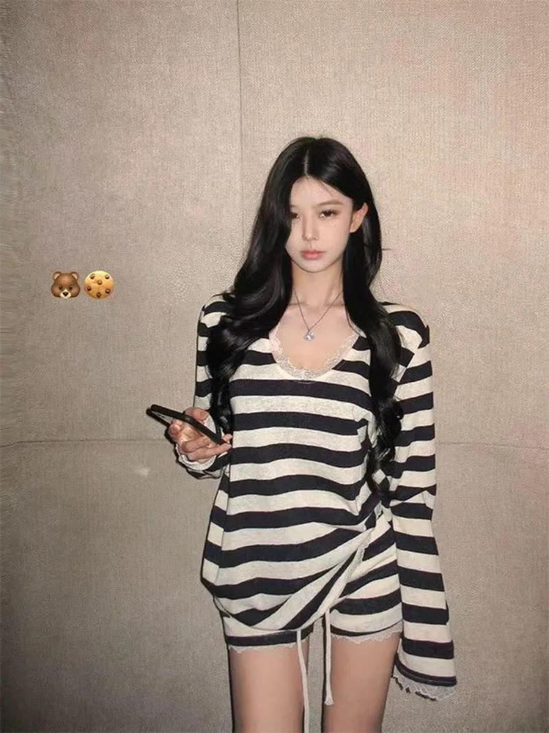 

Pure Sexy Pants Set Women's Summer Lace Splicing Striped Long-sleeved Top High Waist Shorts Two-piece Set Fashion Female Clothes