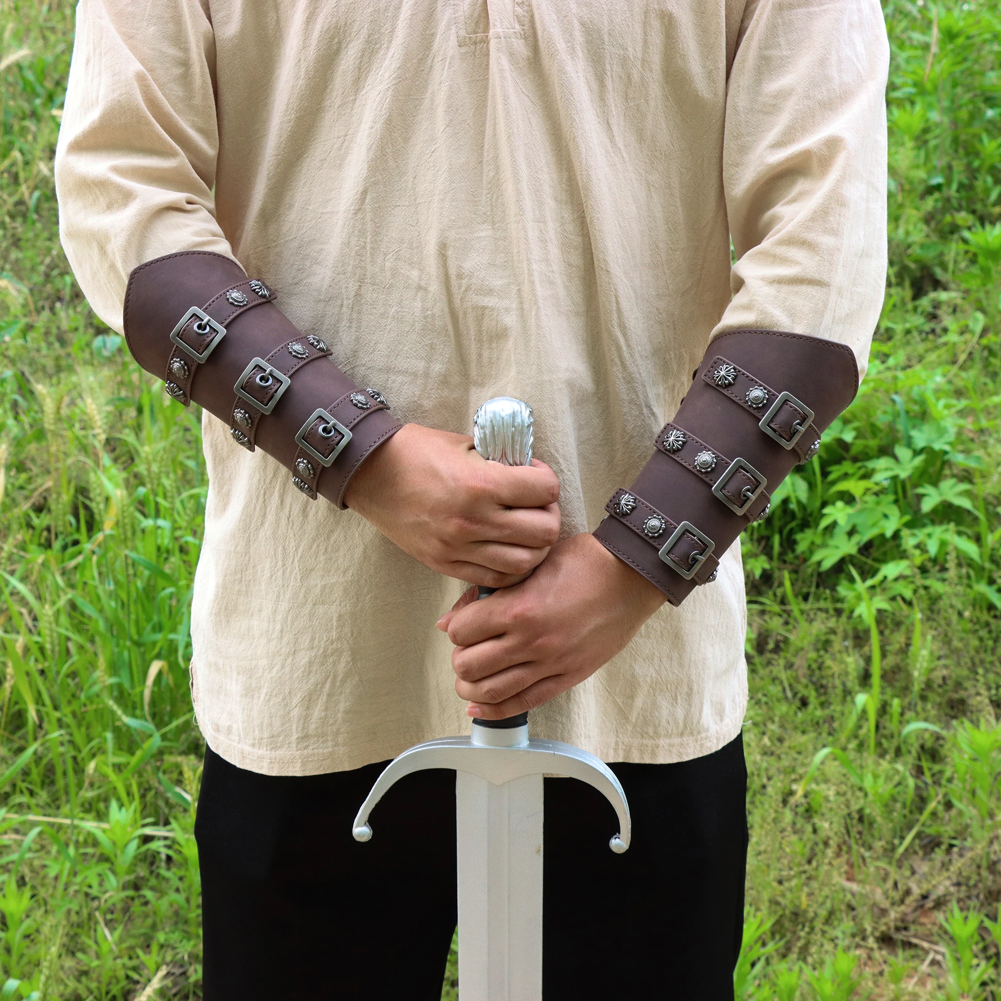 1 قطعة القرون الوسطى بولي Leather الجلود مشبك دعامات فارس LARP الرجعية عصر النهضة واقيات للذراع هالوين زي ملحق للحزب موضوع #3