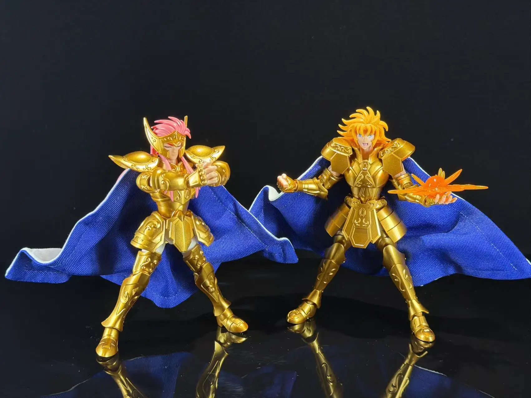 Auf Lager, geeignet für Blokees Saint Seiya Umhang 12 Gold Saint Seiya Blau Weiß Rot Umhang Charakter-Umhang Sammlerstück Geschenk – Detail 9