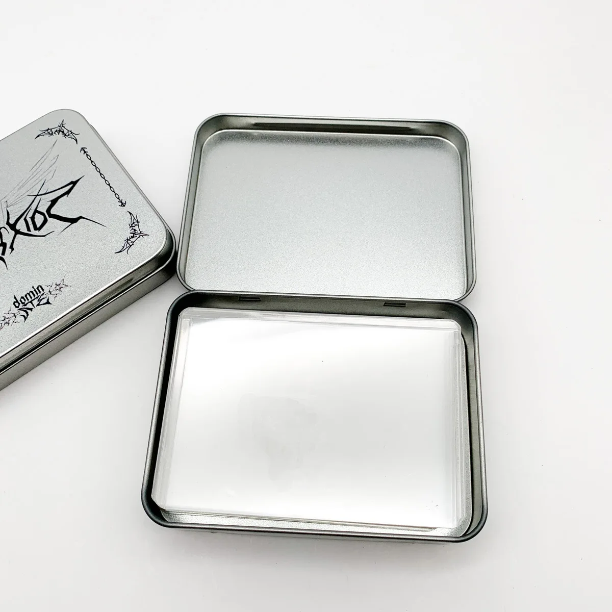 Straykids Skz صندوق حديد 11.5*8.5*2.2 سنتيمتر صندوق تخزين بطاقة تخزين صندوق تخزين Hwanghyun فيليكس Bangchan Changbin Han Seungmin في Leehnow Kpop