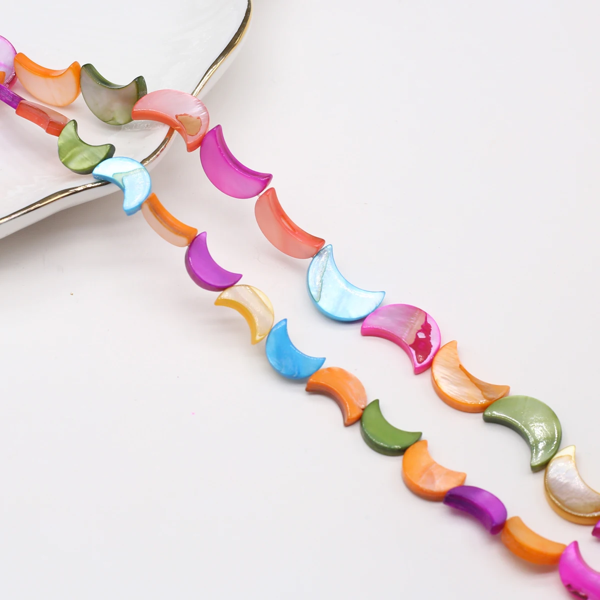 Natural Shell Beads Moon Shape Colorful Dyed Mother of Pearl Shell Spacer Bead for Making DIY Necklace Bracelet Jewelry 35cm