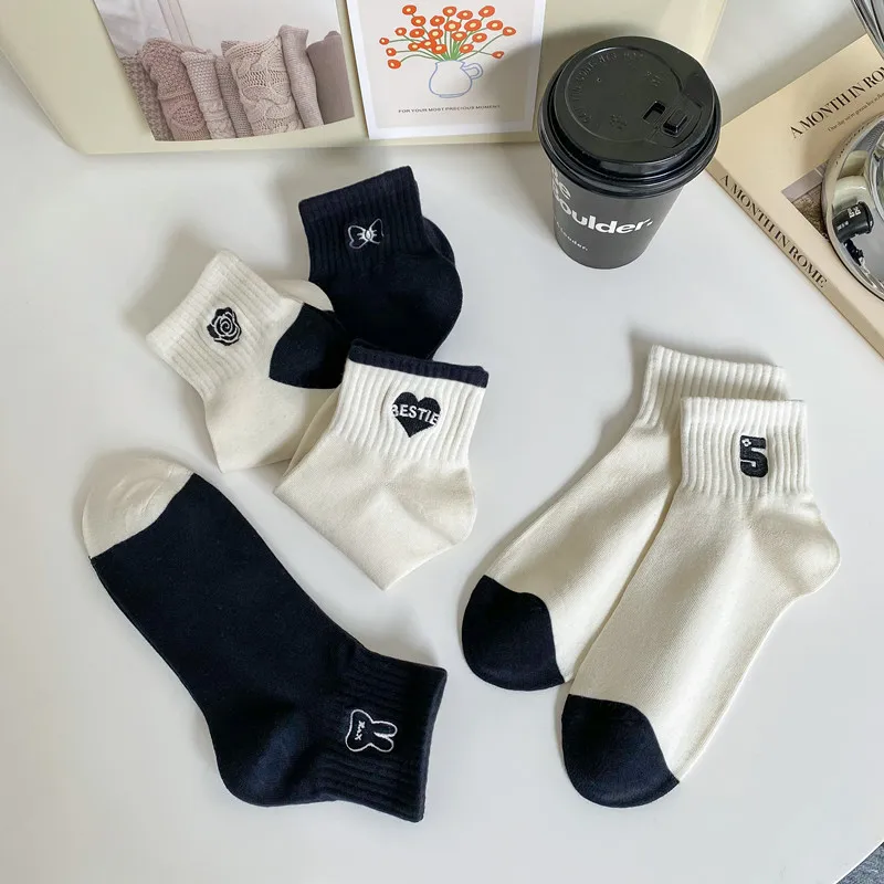 5-Paar-Socken mit kreativem Druck, niedliche Cartoon-Söckchen, modische, minimalistische Baumwollsocken für Damen, kurze Crew-Socken