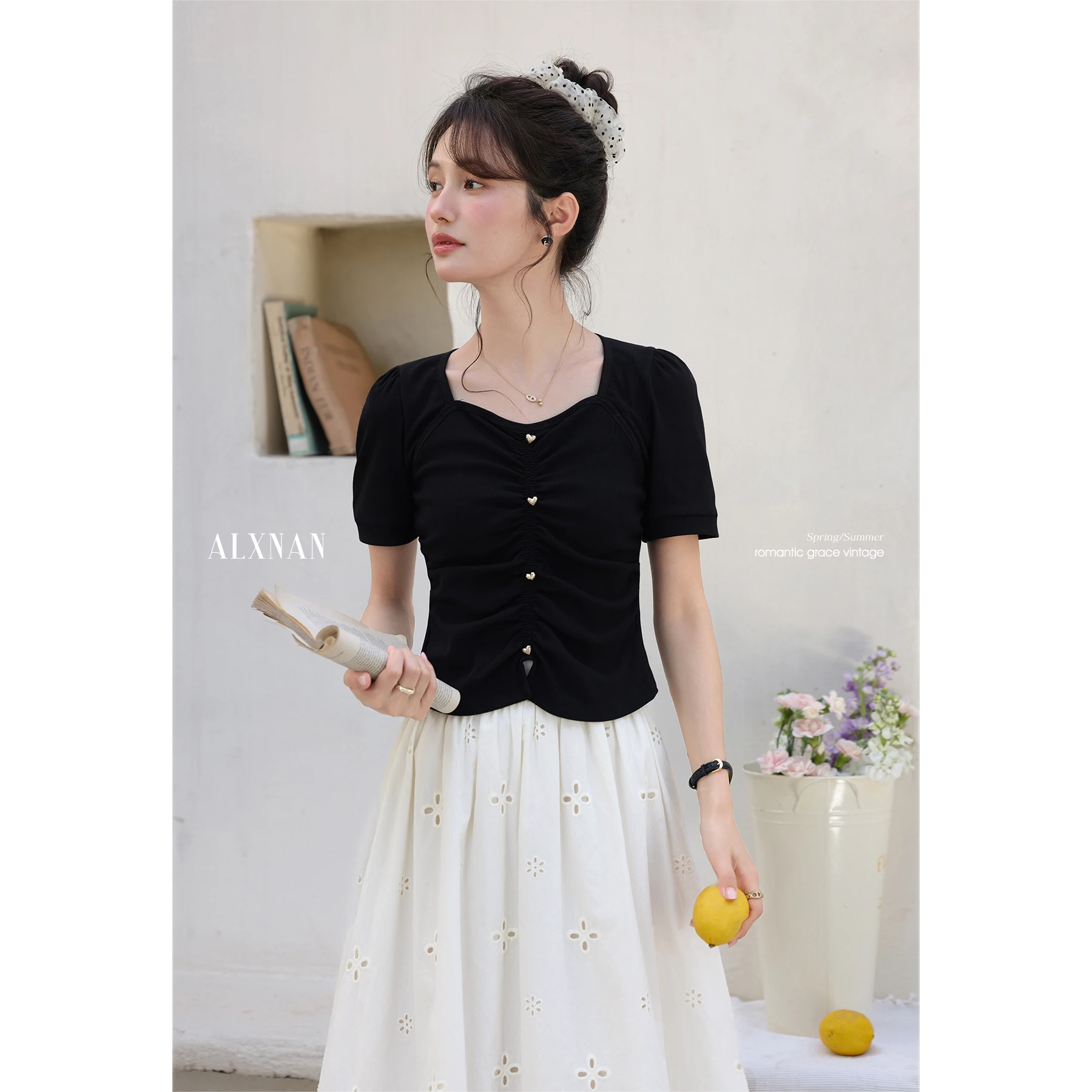 

ALXNAN Women's Black T-shirt Square Neck Elegant Cotton T-shirt Summer Short Sleeve Tops Ladies Korean Popular Clothes L55771
