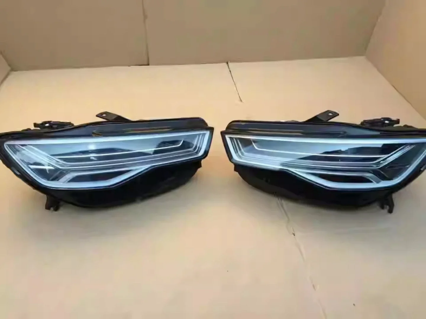 

For Audi A6 A6L 2016 2017 2018 Modified, Matrix Headlight, Front Bumper Light (Daytime Running Light, Turn Signal)
