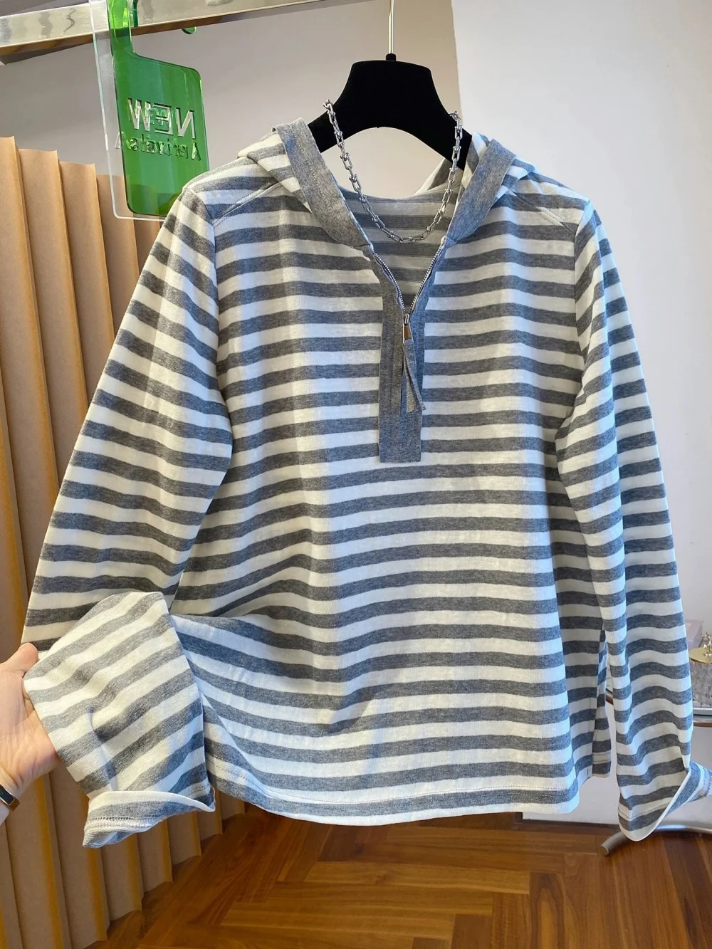 レトロ香港風スリムシックロングスリーブTシャツフード付き春秋ルーズフィットジップアップカジュアルクリエイティブストライプトップ