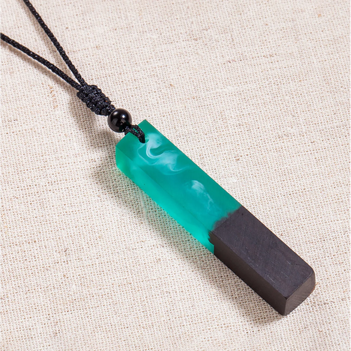 DIY الخشب الراتنج مكعب قلادة قلادة الأزرق الأبيض حلي معلقة رائعة الحرفية غرامة التفاصيل مجوهرات الإكسسوار للنساء