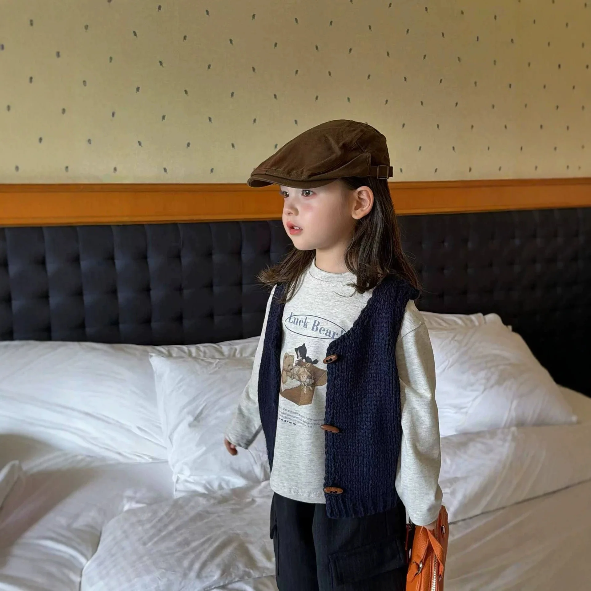 2026 Autumn New Girls' Knitted Vest Cow Horn Buckle Children's Woolen Vest Baby's Outerwear Camisole