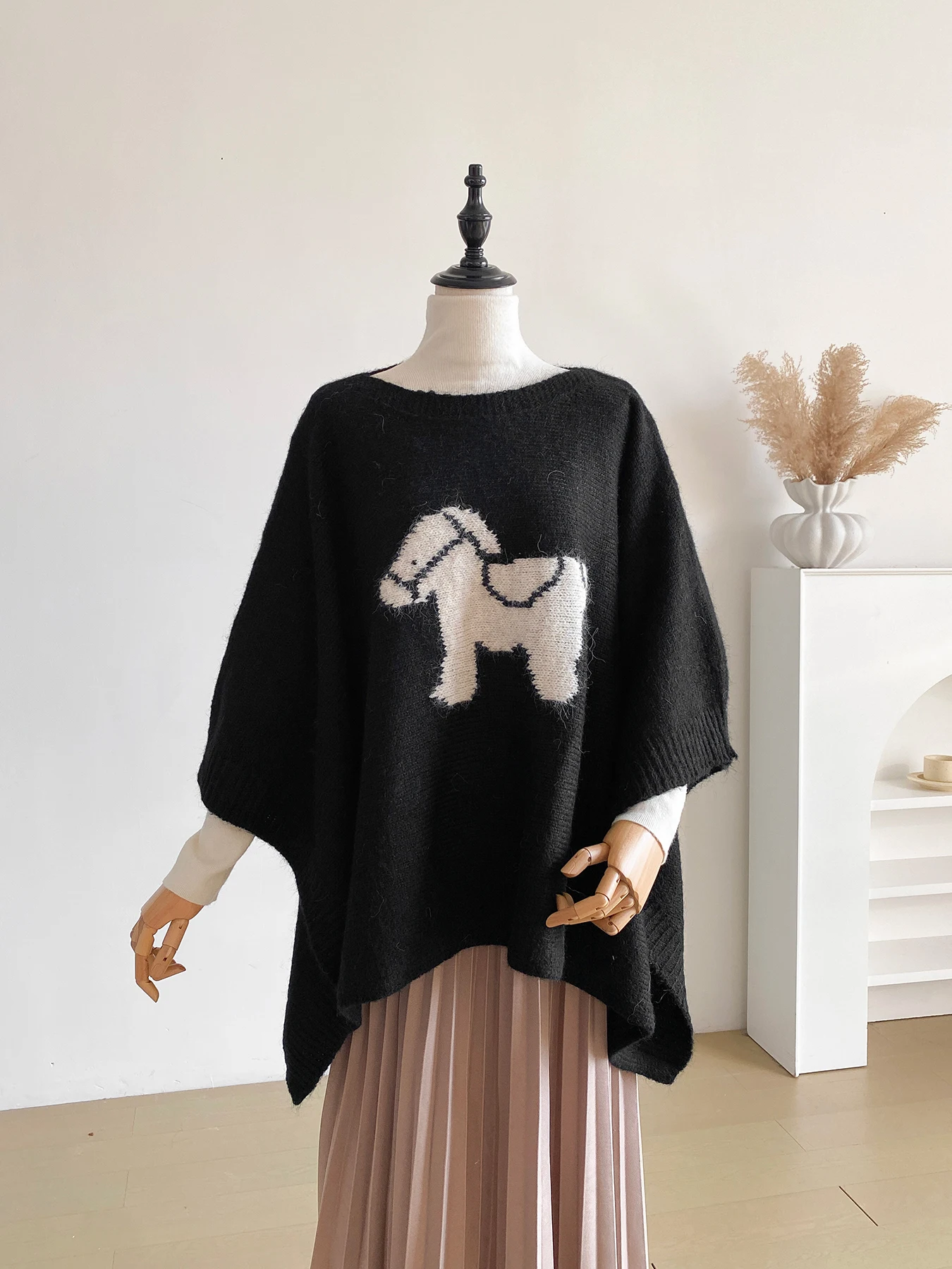 Horse Pattern Knit Women Poncho, Soft Cashmere‑Feel Shawl, Irregular Cape Cloak, Chic Animal Print Autumn Winter Ladies Wrap