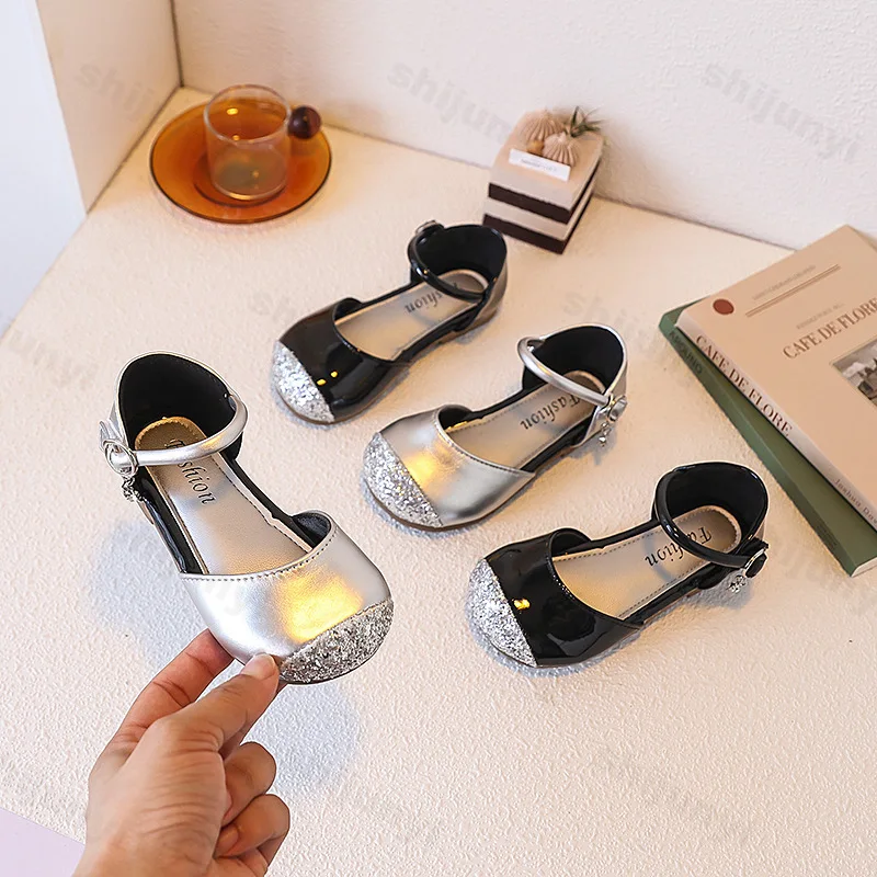 

Girls' Fashion Trend Casual Single Shoes 2025 Spring New Children's Color Blocked Princess Shoes Soft Soled Comfortable Sandals