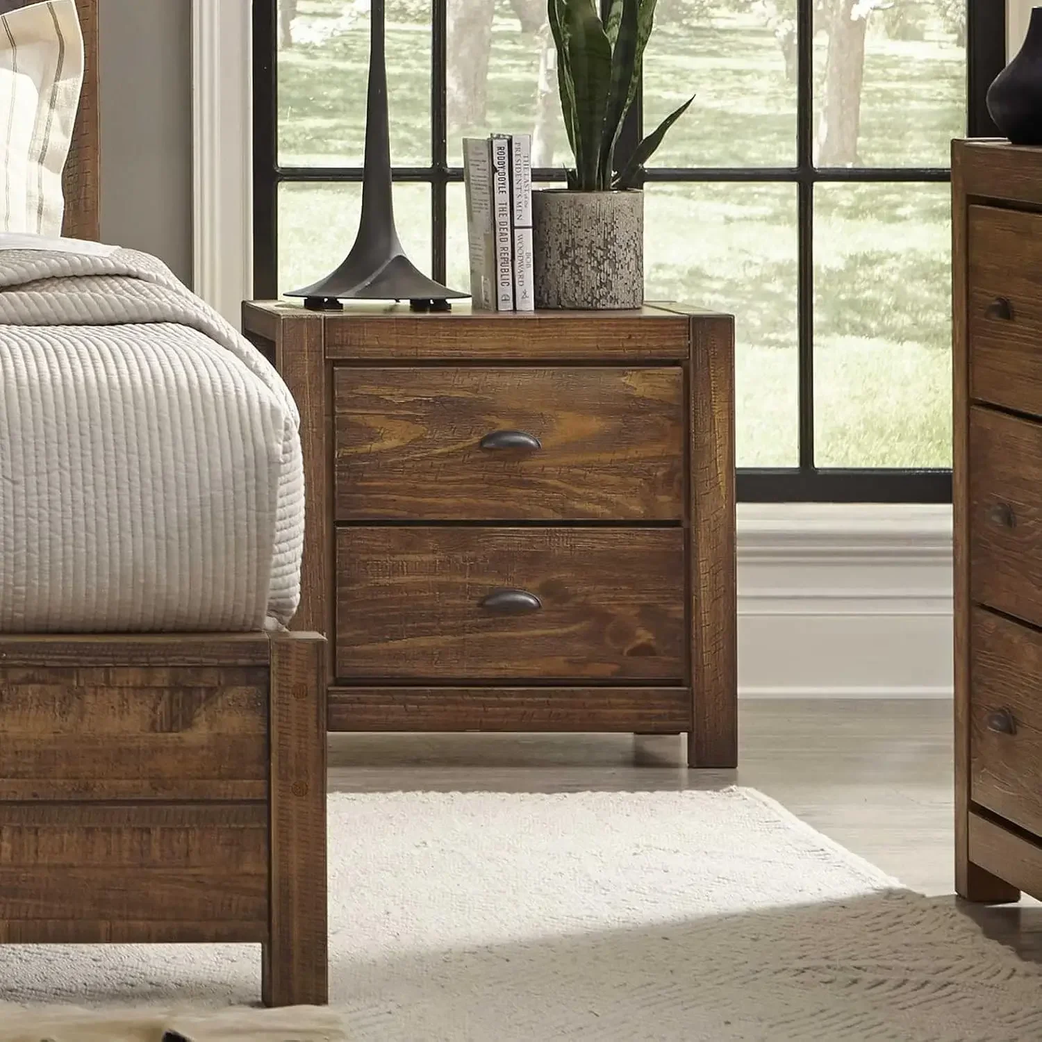 [¡Nueva llegada, ¡Compre ahora! ]Mesita de noche con 2 cajones Moontauk, madera maciza con acabado rústico en nogal