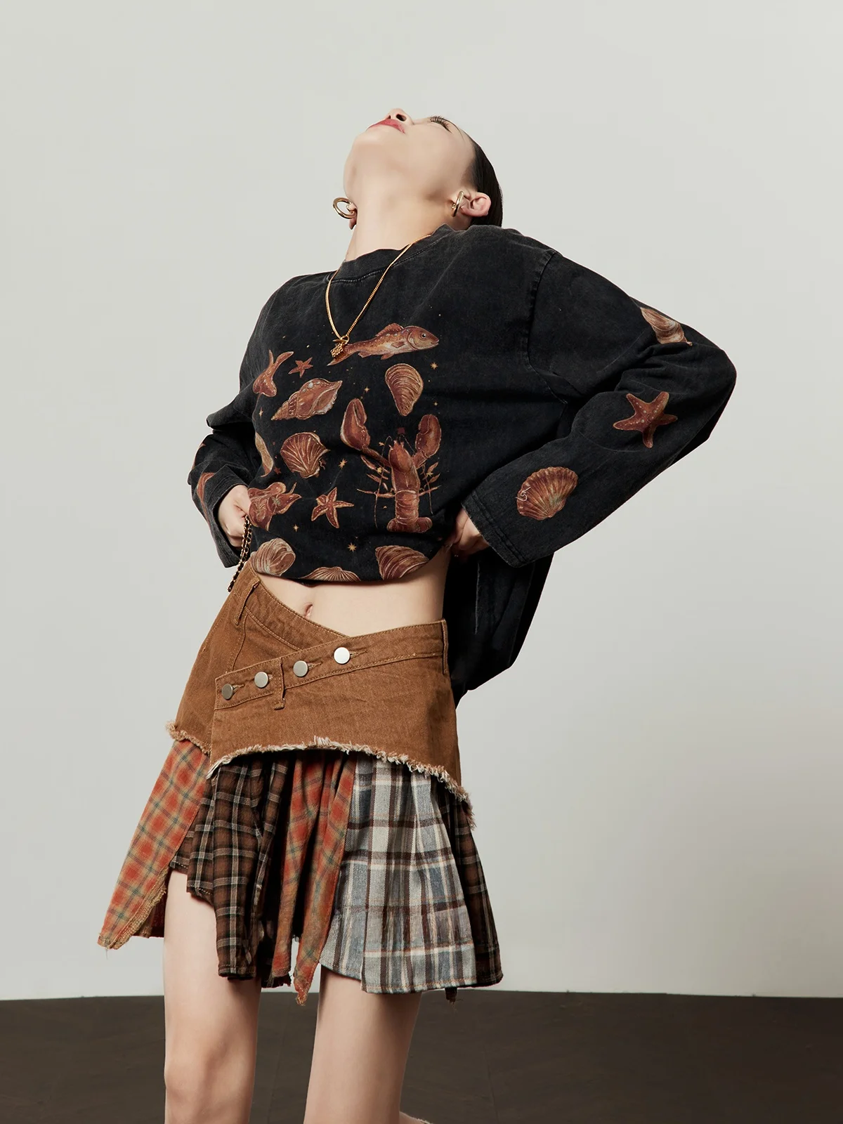 

Gold Yellow Black Seafood Print Loose Fit Women's T-shirt Spring 2026 Vintage Style Slimming Versatile Long Sleeve Top
