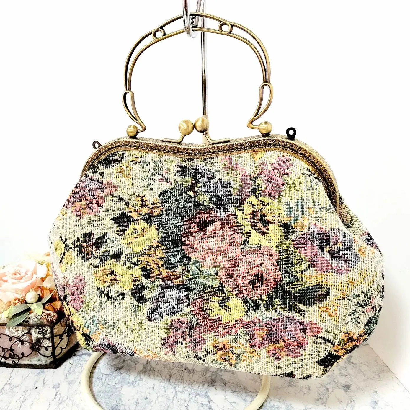 

Lost in Vinatgeul Gobelin Fabric Jacquard Embroidered made of Antique Material and Rose Pattern Evening Bag with Wreath Handle