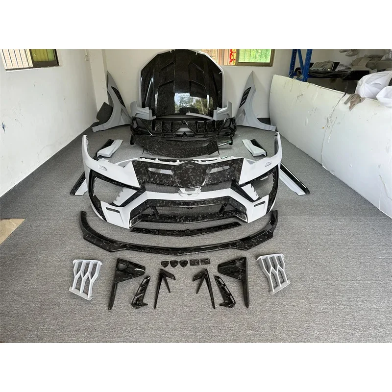 يحتوي قطع غيار السيارات لمجموعة هيكل URUS على غطاء ممتص الصدمات الأمامي والخلفي المحدث من ألياف الكربون المزورة بنمط MSY