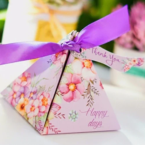 100pcs Wedding Favors New Triangular Pyramid Unicorn Purple Candy Boxes with thank you tags Party Gift Box