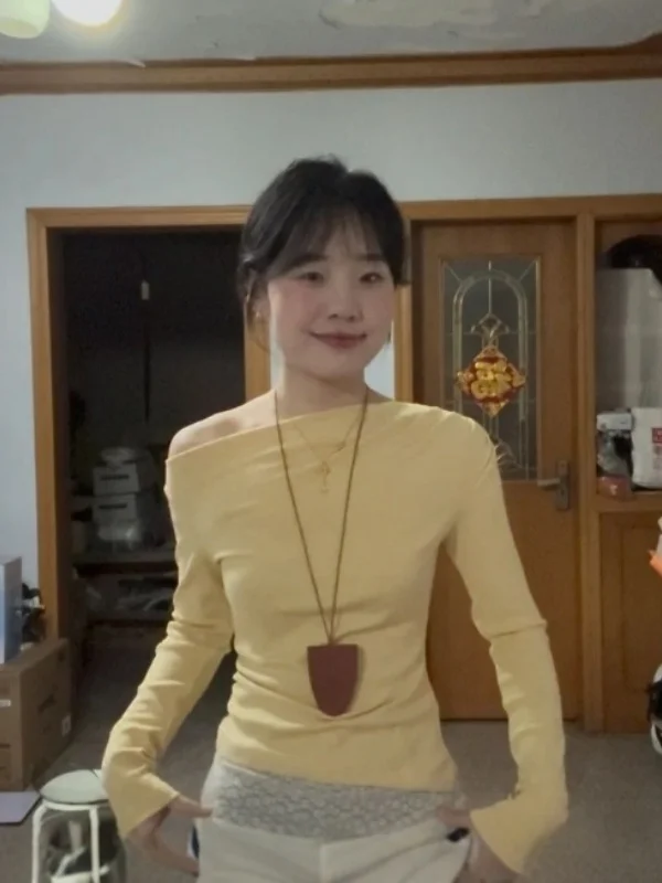 

Slim Fit Asymmetrical oulder Long Sve T-irt Ele Sle Casual Wear for Women High Waist Design Lace Details